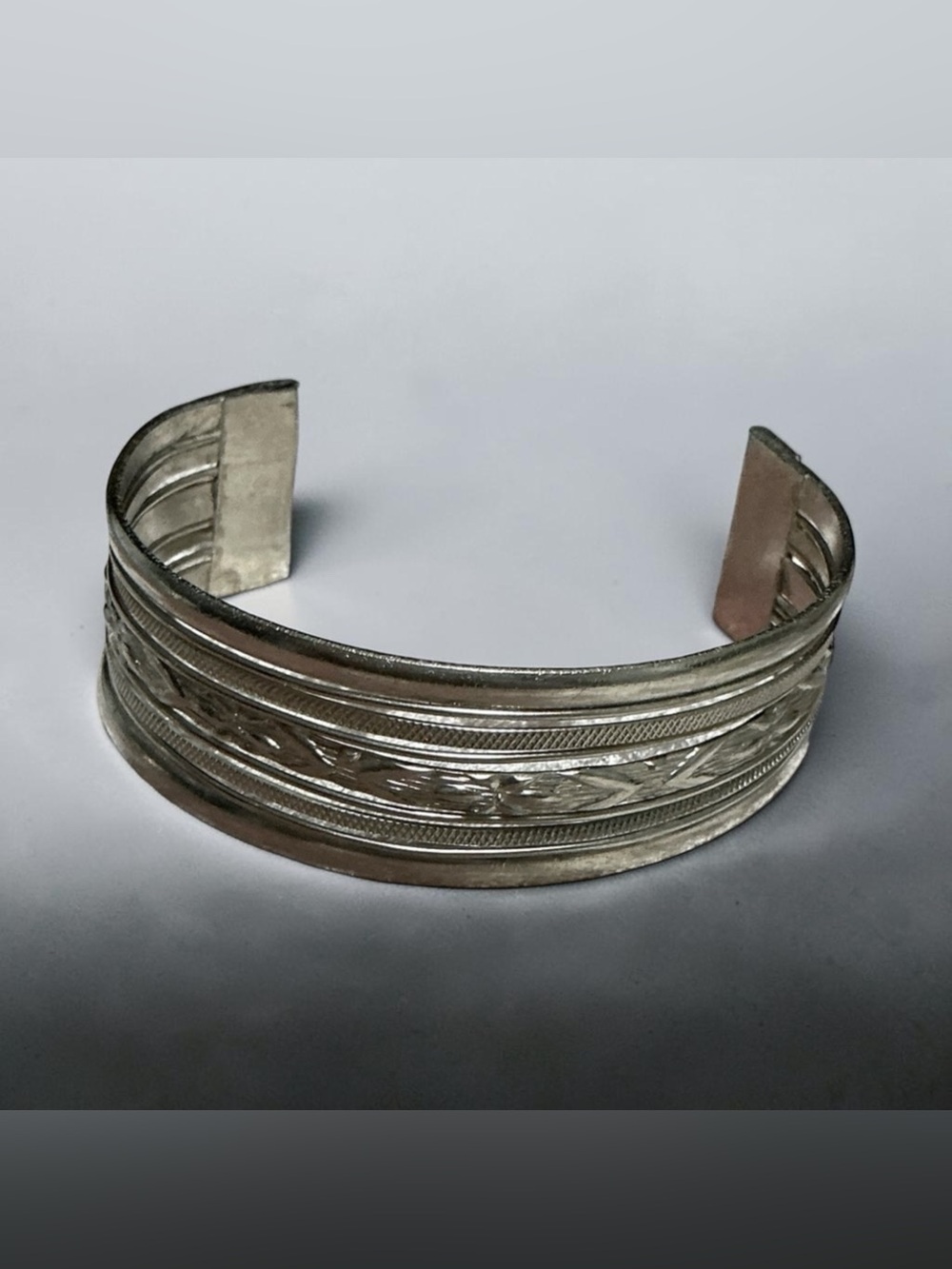 Stylish Vintage Silver Bracelet for Everyday Wear